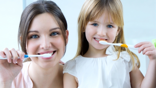 Yuk Ajari Si Kecil Merawat Gigi